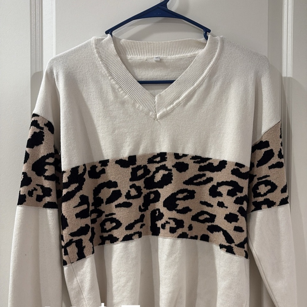 Leopard Print V-Neck Sweater - Cream and Tan